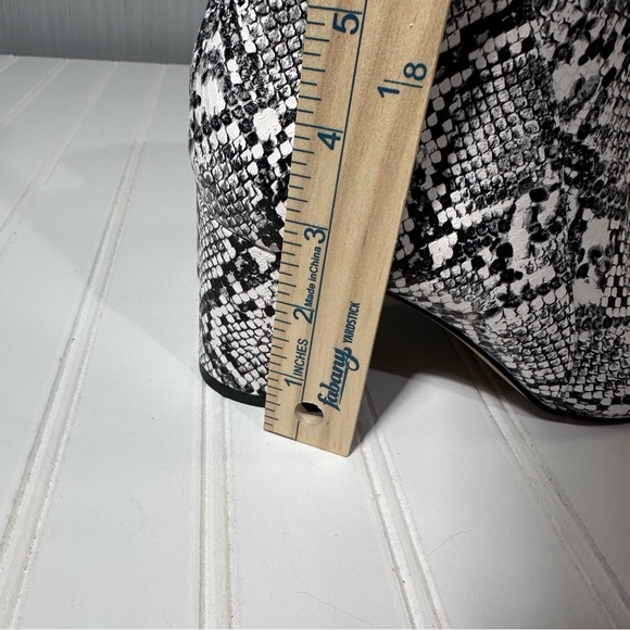 INC International Concepts snakeskin ankle boots women’s 7.5 NWOT - Picture 5 of 8